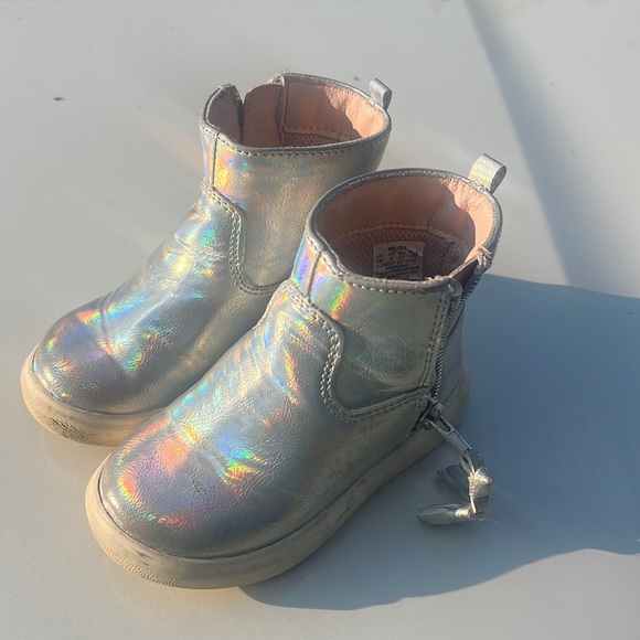 Stride Rite Silver Boot - Picture 1 of 3